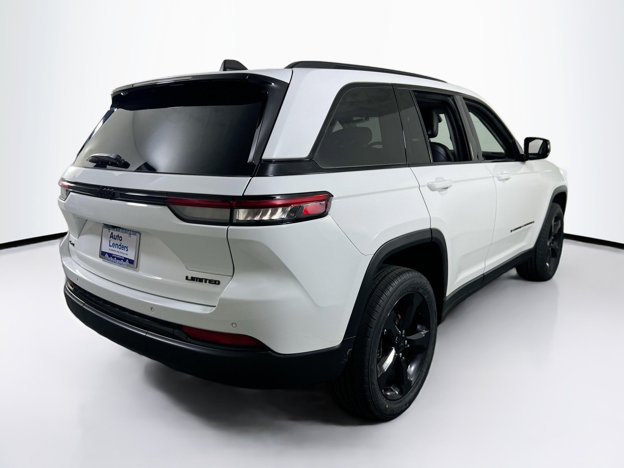 Used 2023 Jeep Grand Cherokee Limited w/ Black Appearance Package AWD/4WD image 5