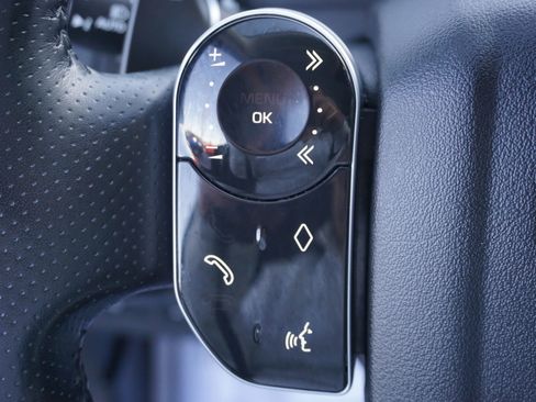 Used 2018 Land Rover Range Rover Velar S image 28