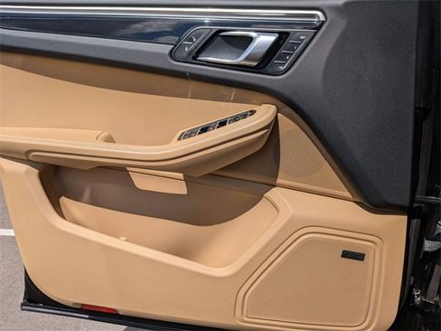 Used 2018 Porsche Macan Sport Edition image 18