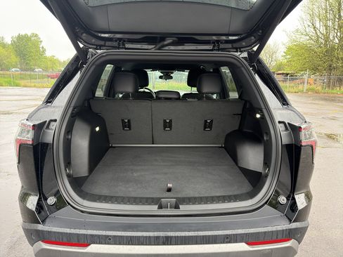 New 2026 Chevrolet Equinox LT w/ Convenience Package II AWD/4WD image 9