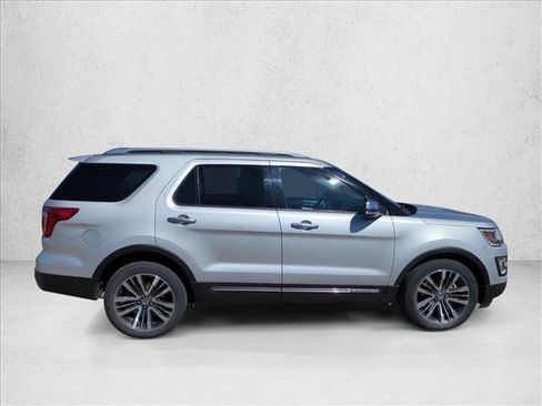 Used 2017 Ford Explorer Platinum image 4