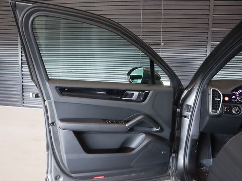 Certified 2023 Porsche Cayenne AWD/4WD image 25