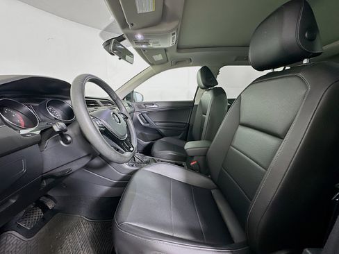 Used 2020 Volkswagen Tiguan SE w/ Panoramic Sunroof Package image 13