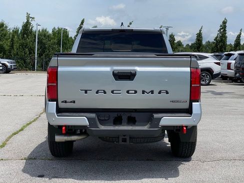 Used 2024 Toyota Tacoma TRD Off-Road w/ TRD Off Road Upgrade Package AWD/4WD image 6