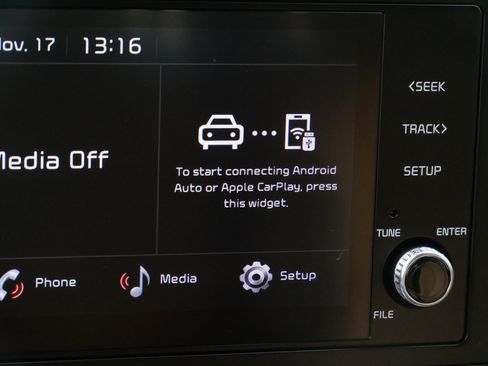 Used 2024 Kia Carnival LX image 31