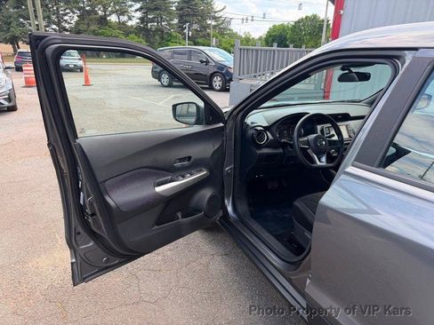 Used 2020 Nissan Kicks SV FWD image 9