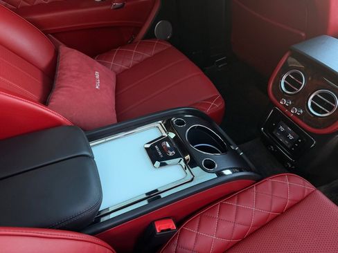 Used 2018 Bentley Bentayga image 25