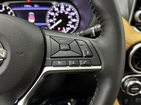 Used 2025 Nissan Sentra SV w/ SV Premium Package image 23