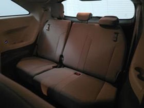 Used 2024 Toyota Sienna LE FWD image 10