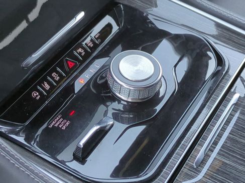 Used 2022 Jeep Wagoneer Series II AWD/4WD image 32