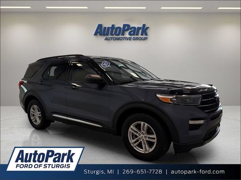 Certified 2021 Ford Explorer XLT w/ Equipment Group 202A AWD/4WD image 1