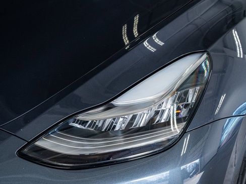 Used 2022 Tesla Model Y Long Range image 13