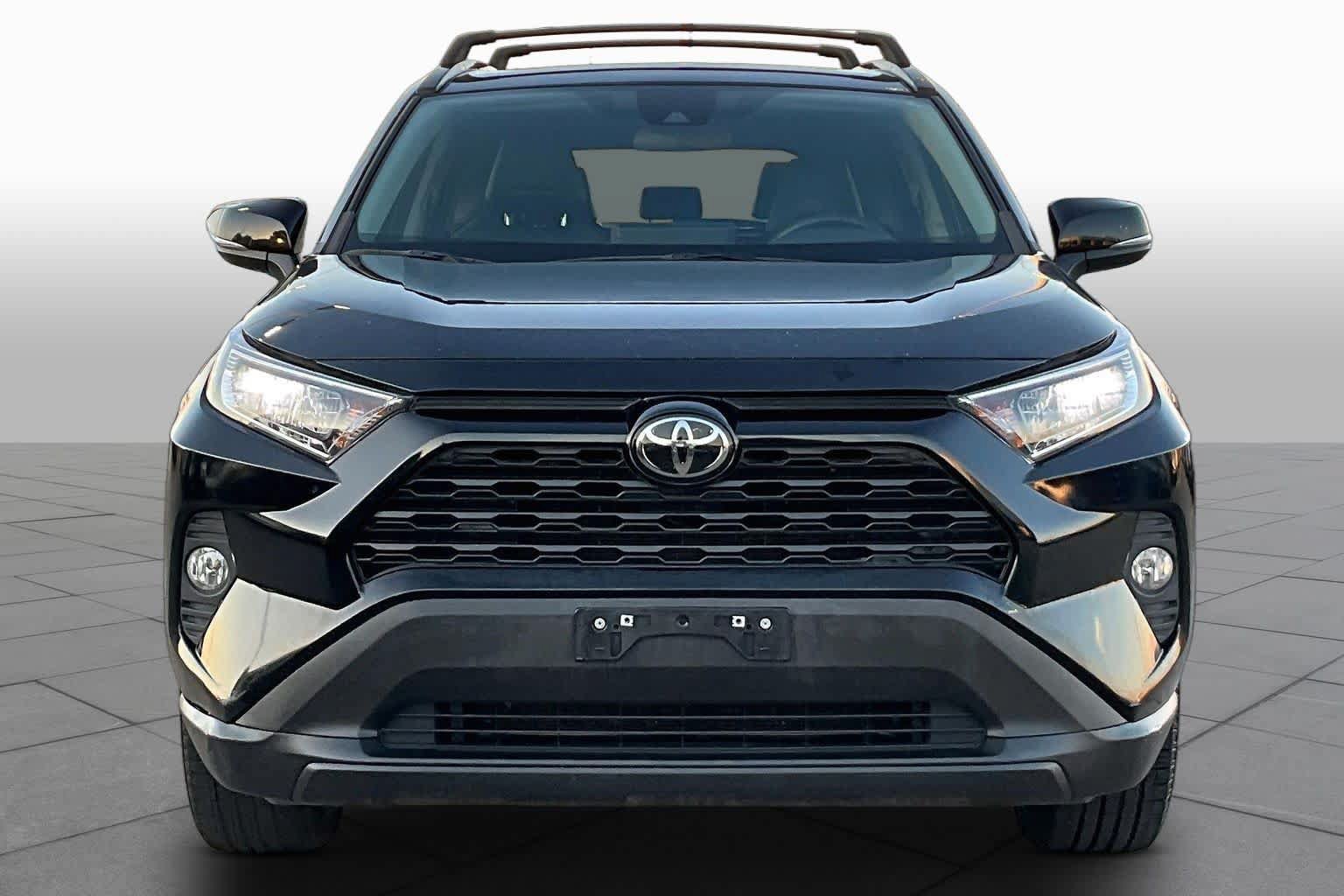 Used 2021 Toyota RAV4 XLE Premium FWD image 4