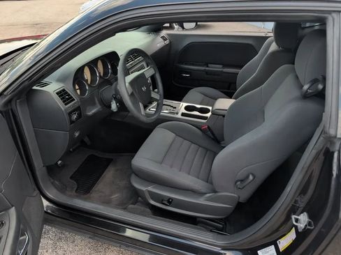 Used 2010 Dodge Challenger SE RWD image 17