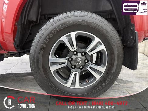 Used 2018 Toyota Tacoma TRD Sport AWD/4WD image 11