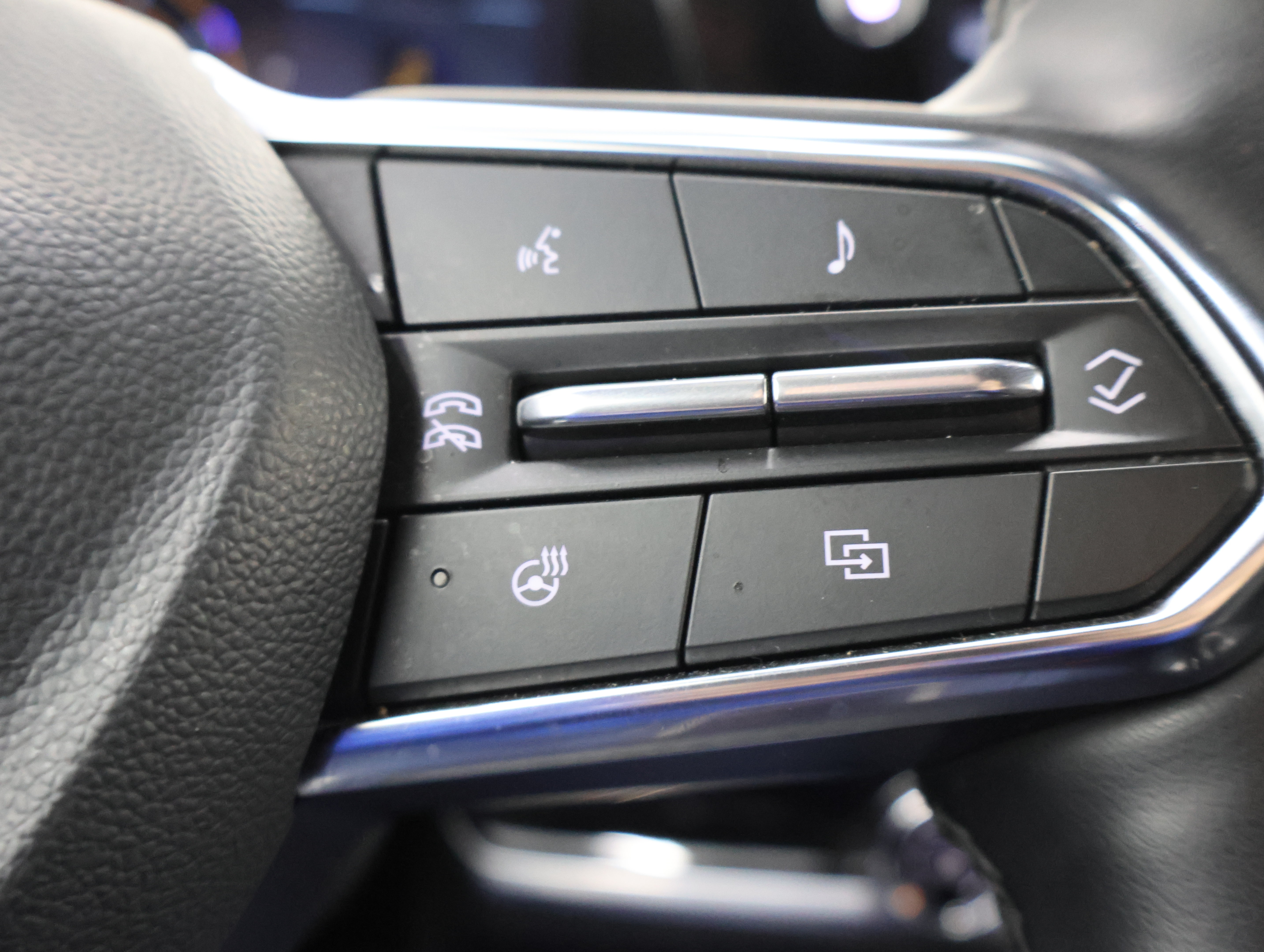 Used 2026 Chevrolet Equinox LT AWD/4WD image 14