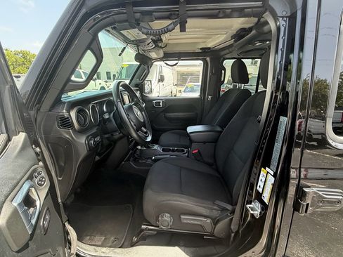 Used 2018 Jeep Wrangler Unlimited Sport S AWD/4WD image 9