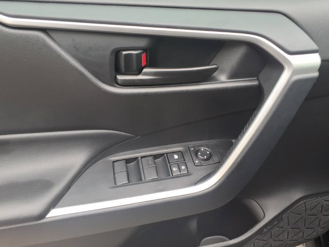 Used 2024 Toyota RAV4 LE FWD image 6