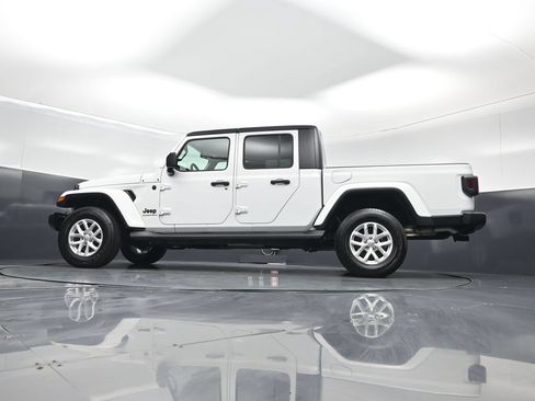Used 2023 Jeep Gladiator Sport AWD/4WD image 46