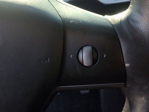 Used 2022 Tesla Model Y Long Range image 22