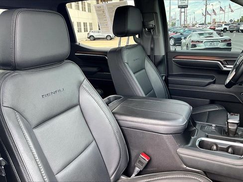 Used 2024 GMC Sierra 1500 Denali w/ Technology Package AWD/4WD image 7