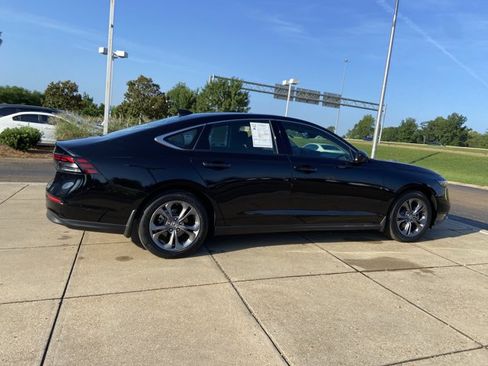 Used 2023 Honda Accord EX image 3