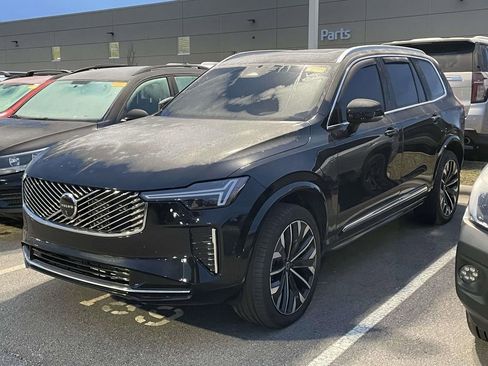 Used 2025 Volvo XC90 T8 Ultra image 2