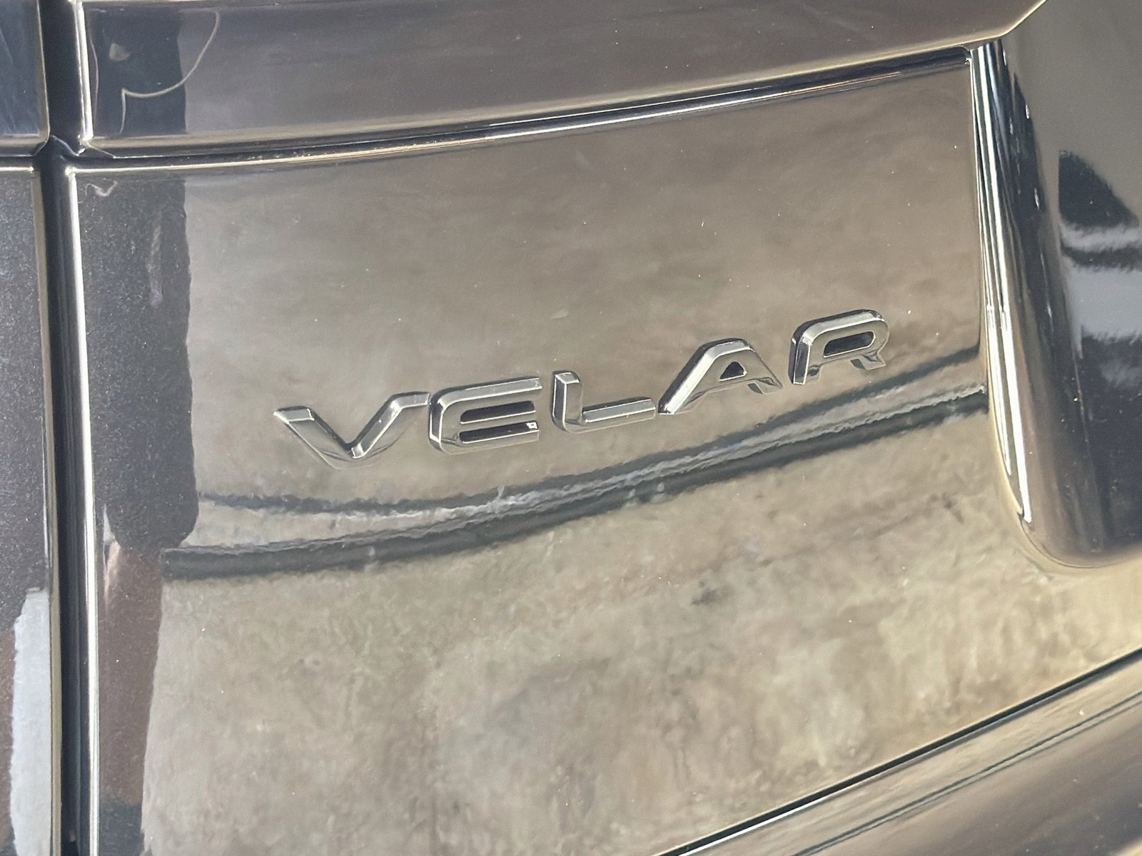 Certified 2026 Land Rover Range Rover Velar Dynamic SE AWD/4WD image 30
