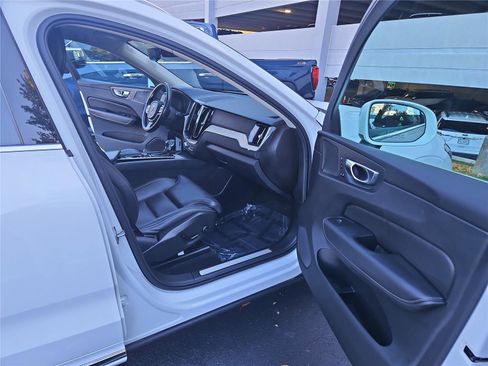 Used 2021 Volvo XC60 T6 Inscription w/ Climate Package image 28