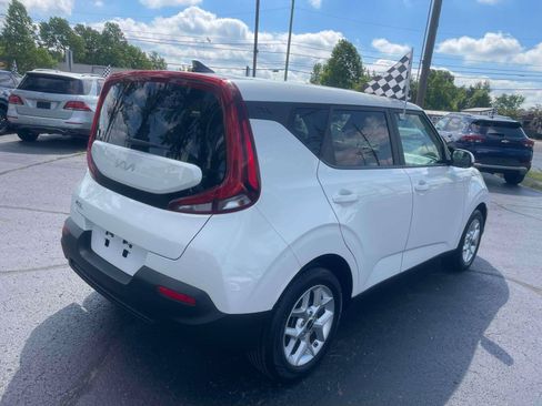 Used 2022 Kia Soul LX w/ Technology Package FWD image 4