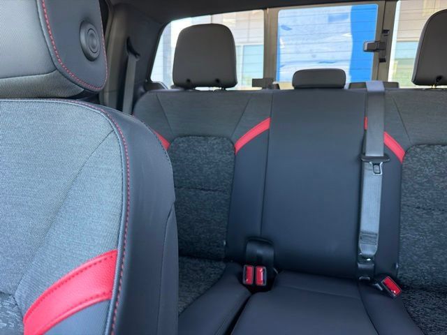 Used 2024 Chevrolet Colorado Z71 w/ Z71 Convenience Package 2 AWD/4WD image 16