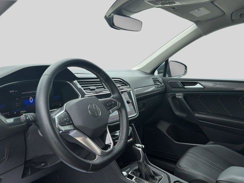 Used 2023 Volkswagen Tiguan SE AWD/4WD image 15