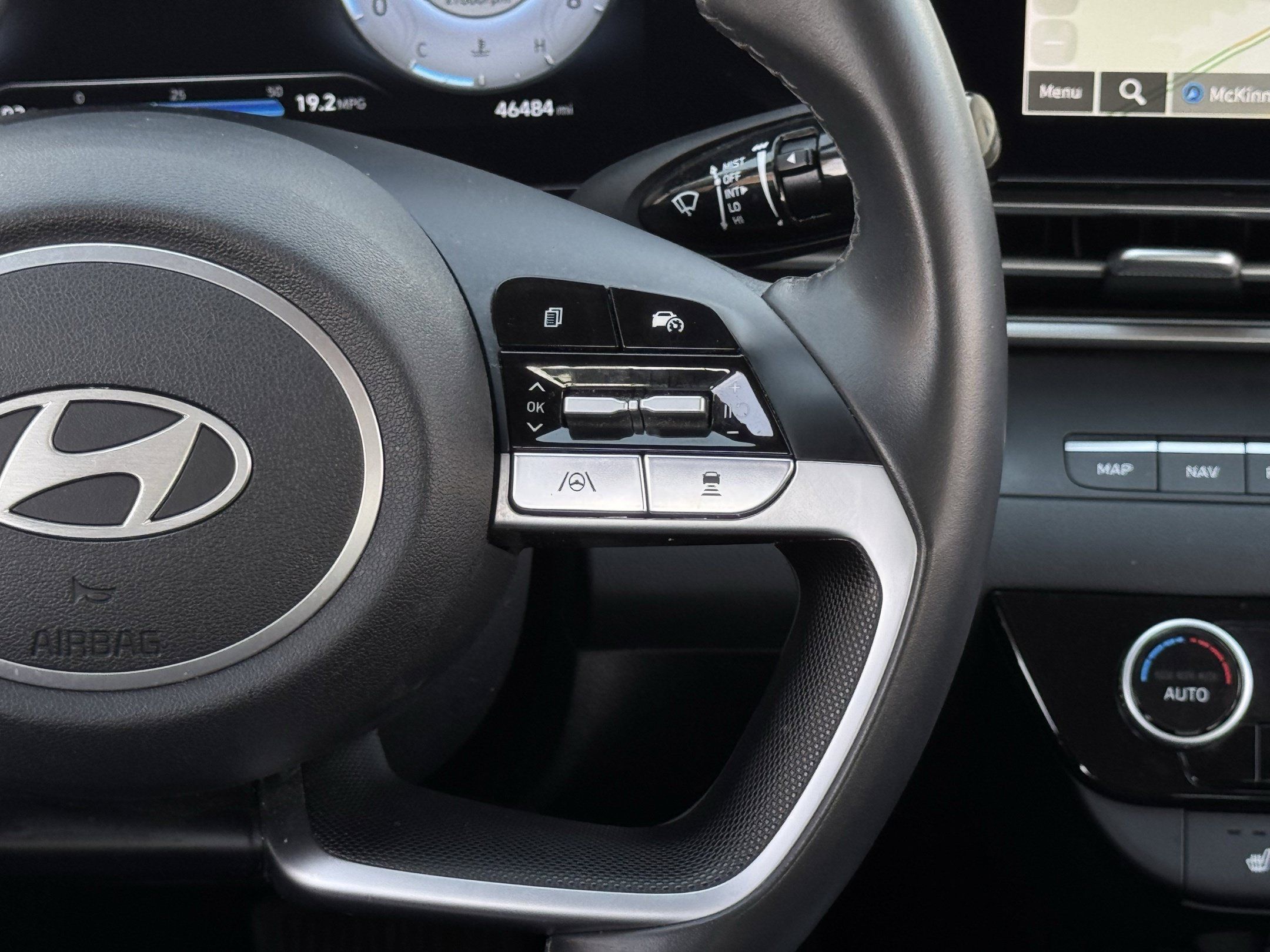Used 2025 Hyundai Elantra Limited FWD image 17