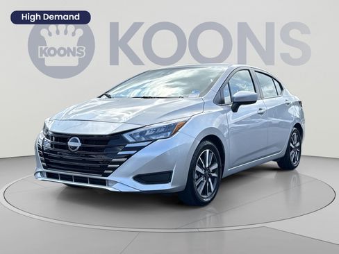 Used 2025 Nissan Versa SV FWD image 1