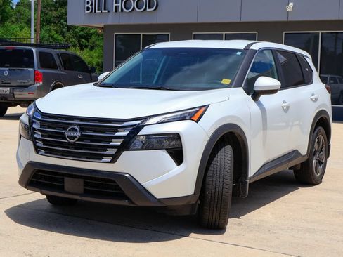 Certified 2026 Nissan Rogue SV FWD image 24