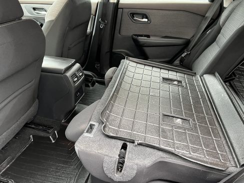 Used 2021 Nissan Rogue SV image 17