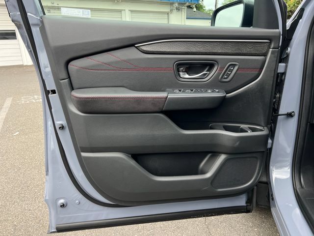 New 2026 Honda Pilot Black Edition image 17