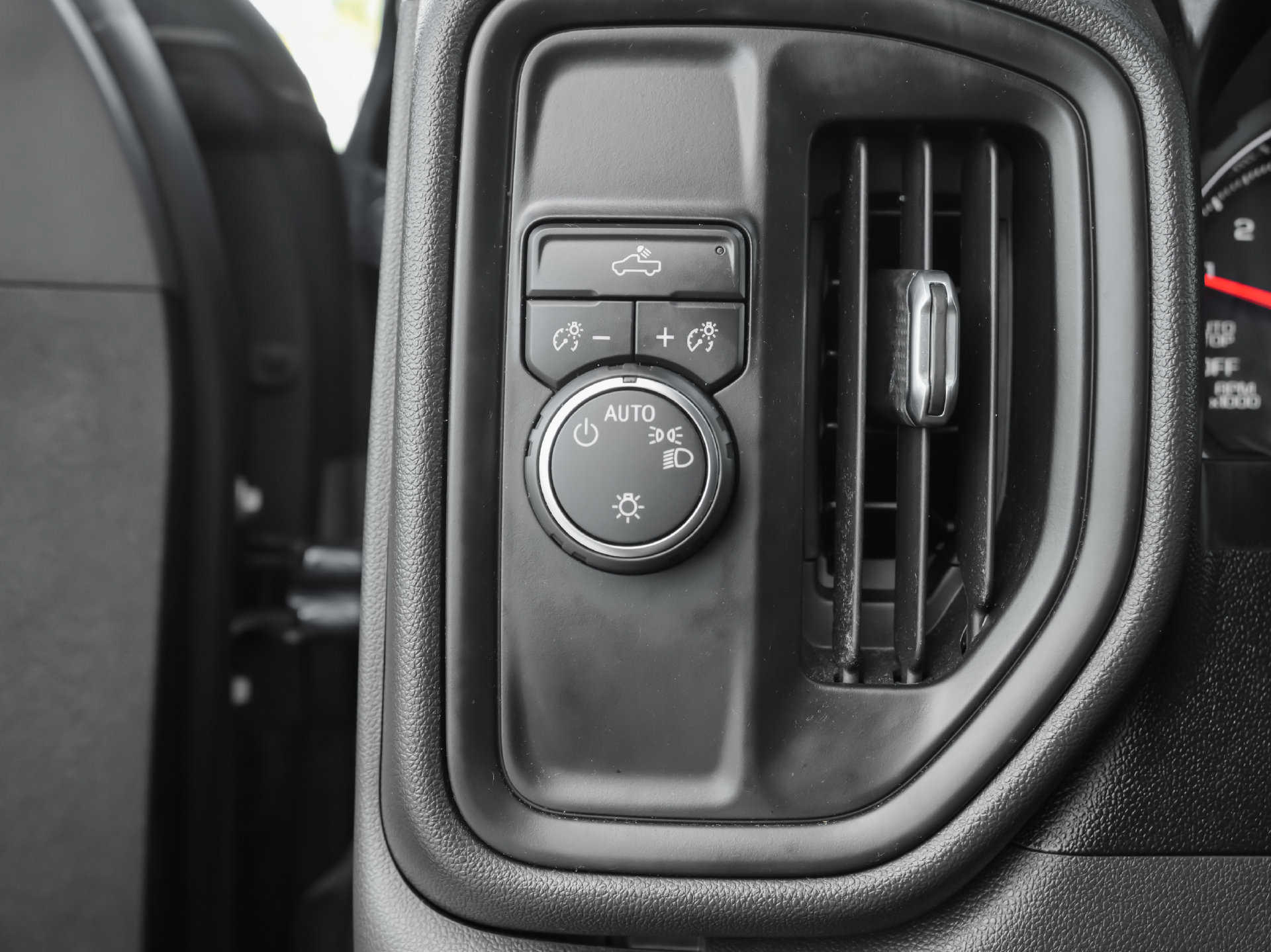 Used 2021 Chevrolet Silverado 1500 Custom w/ Safety Confidence Package RWD image 25