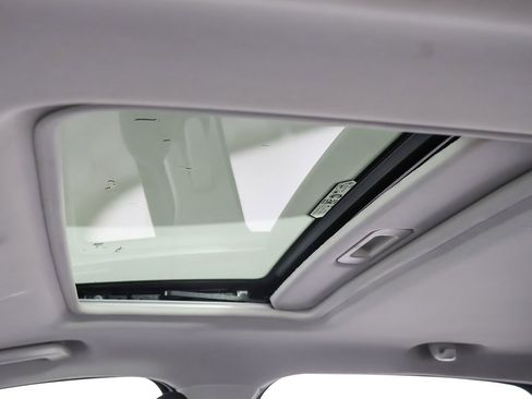 Used 2018 Ford EcoSport SE w/ SE Convenience Package image 16