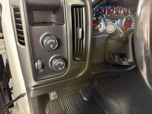 Used 2019 Chevrolet Silverado 1500 LT AWD/4WD image 12