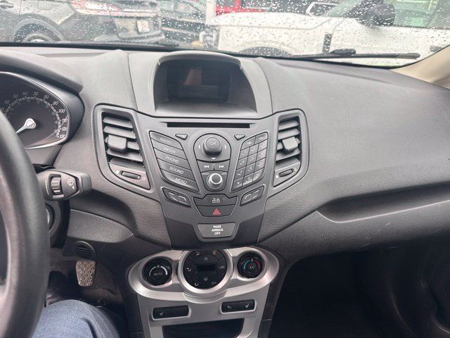 Used 2014 Ford Fiesta SE FWD image 19