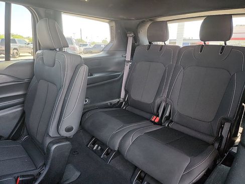 Used 2024 Jeep Grand Cherokee L Laredo AWD/4WD image 5