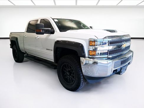 Used 2017 Chevrolet Silverado 2500 LT AWD/4WD image 3