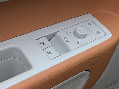 New 2025 Volkswagen ID. Buzz 1st Edition image 13