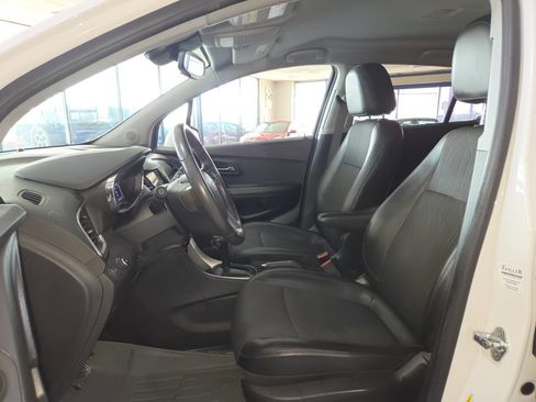 Used 2019 Chevrolet Trax LT w/ LT Convenience Package FWD image 18