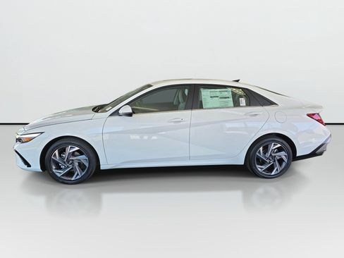 New 2026 Hyundai Elantra Limited FWD image 7