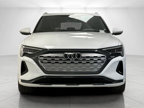 Used 2024 Audi Q8 e-tron Prestige image 8