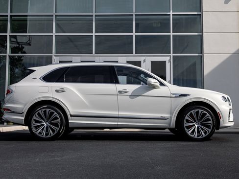 Used 2023 Bentley Bentayga Extended Wheelbase image 26