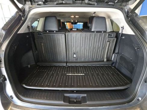 Used 2021 Toyota Highlander XLE FWD image 24