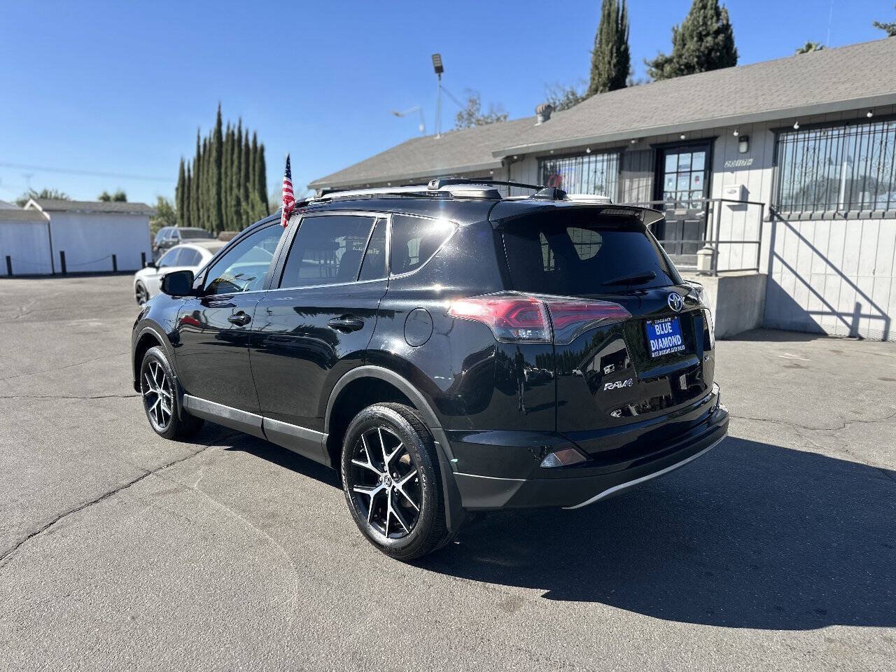 Used 2018 Toyota RAV4 SE w/ Power Extra Value Package AWD/4WD image 5